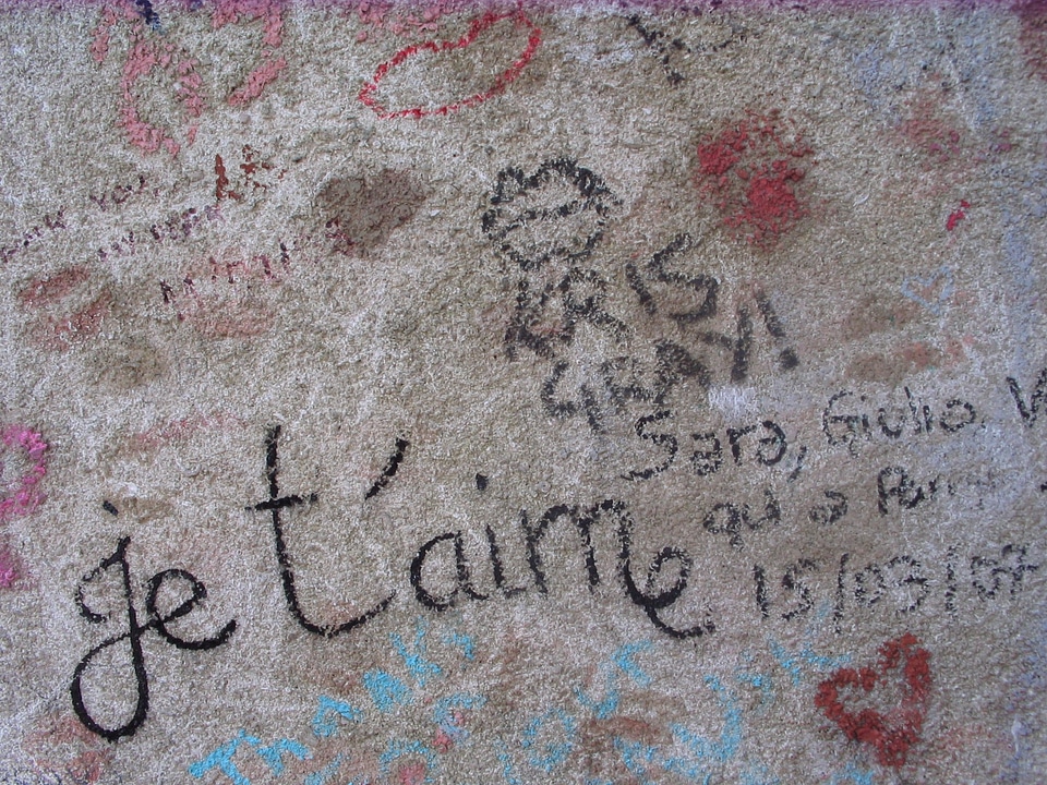 Mural love vandalism