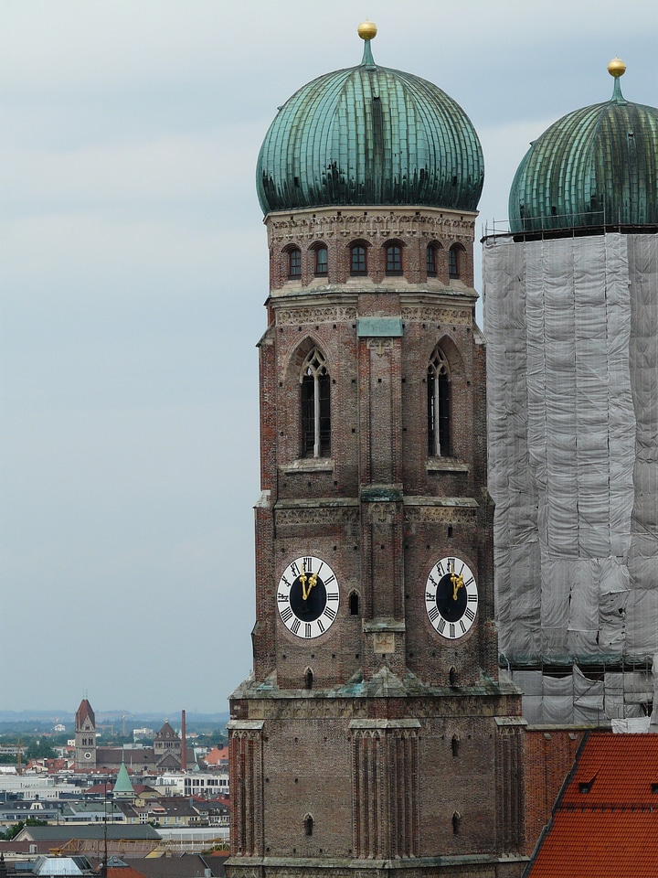 Architecture restoration scaffold photo