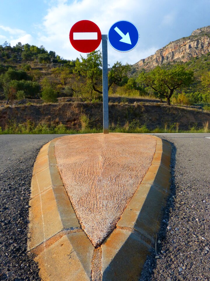 Signals divide road