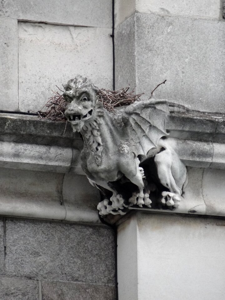 Nest stone figure church facade