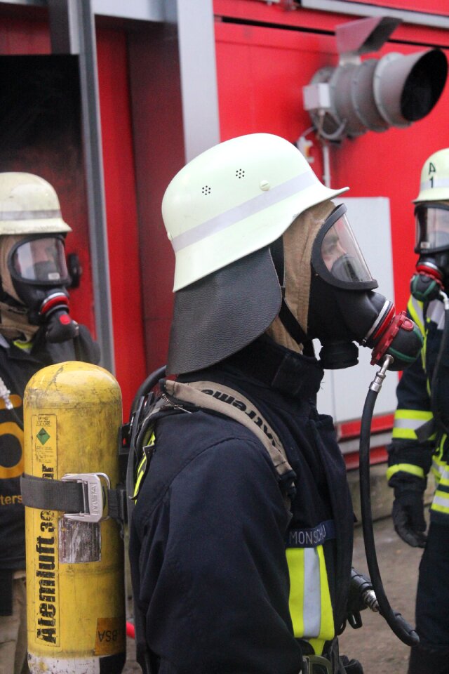 Use fire fighting breathing apparatus