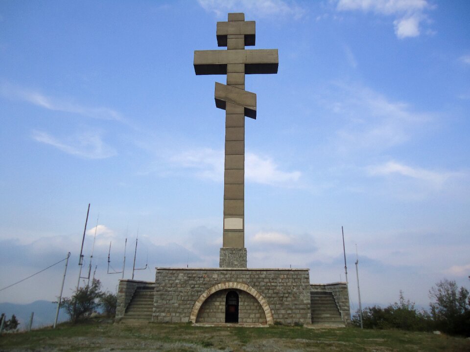 Monument cross stone