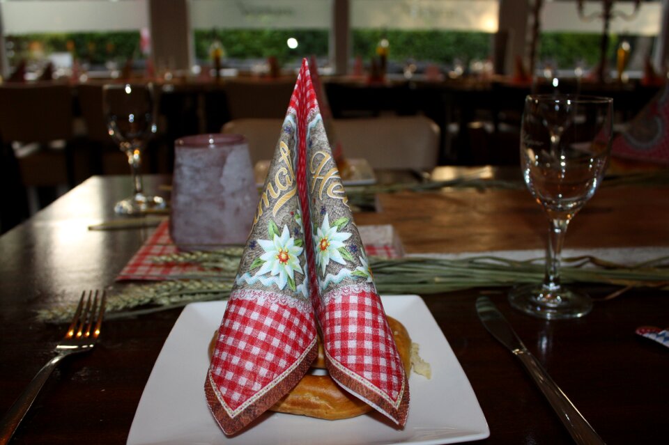 Oktoberfest napkin plate pretzel