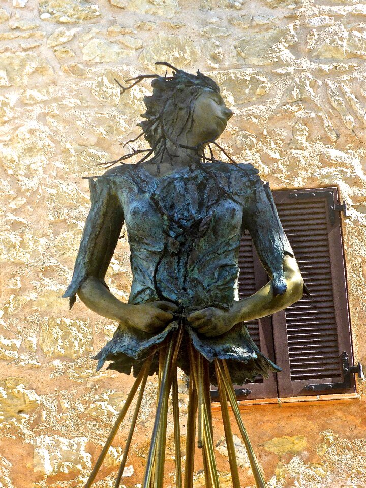 Bronze female symbol