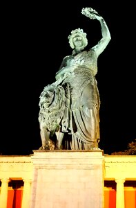 Oktoberfest statue night