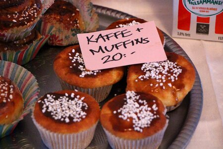 Muffins price tag bun photo