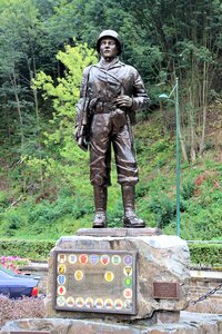 Statue soldparkaat garden