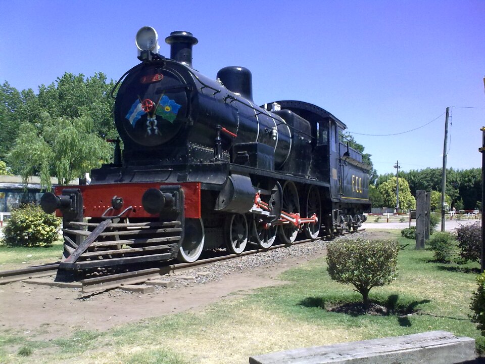 Railway vias train tracks