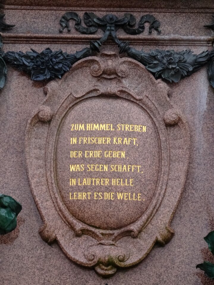 Monument memorial note