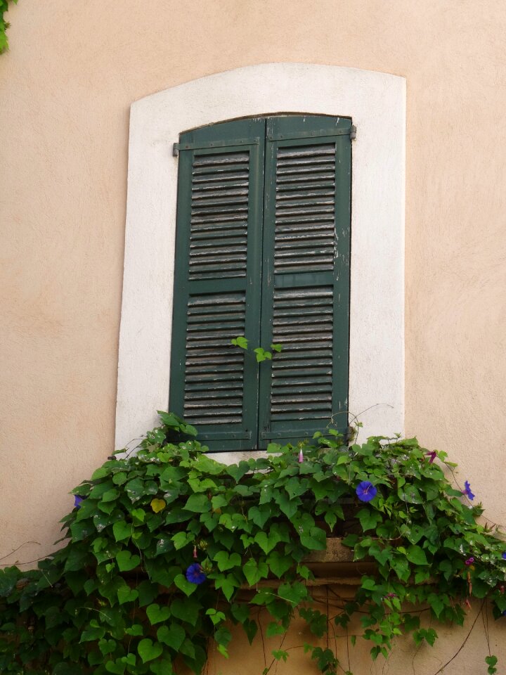 Building exterior frame
