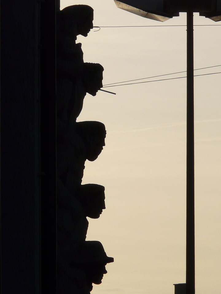 Head heads shadow