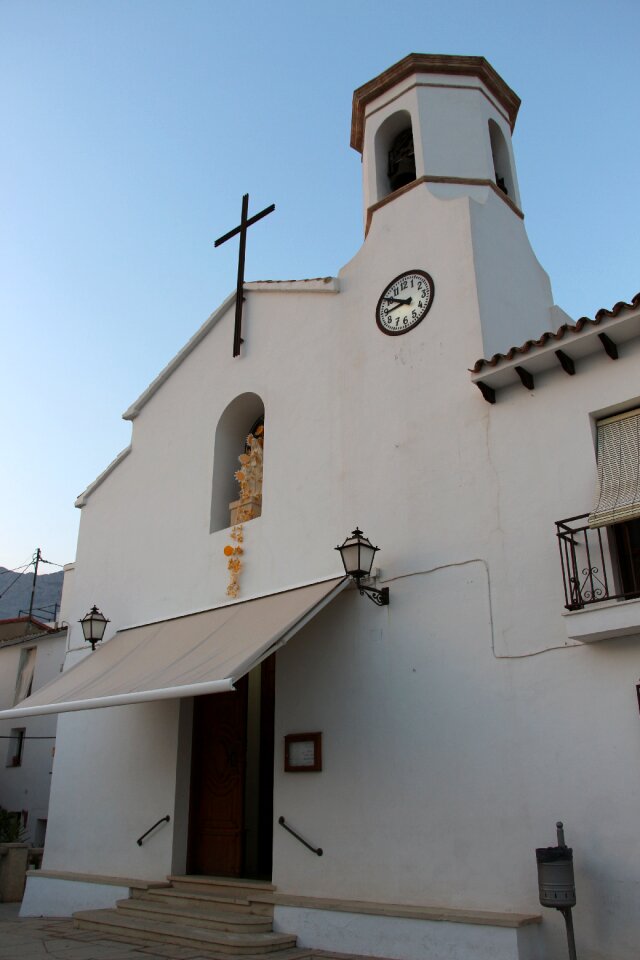 Cruz facade chapel photo