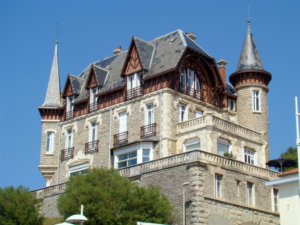 Historical house monument
