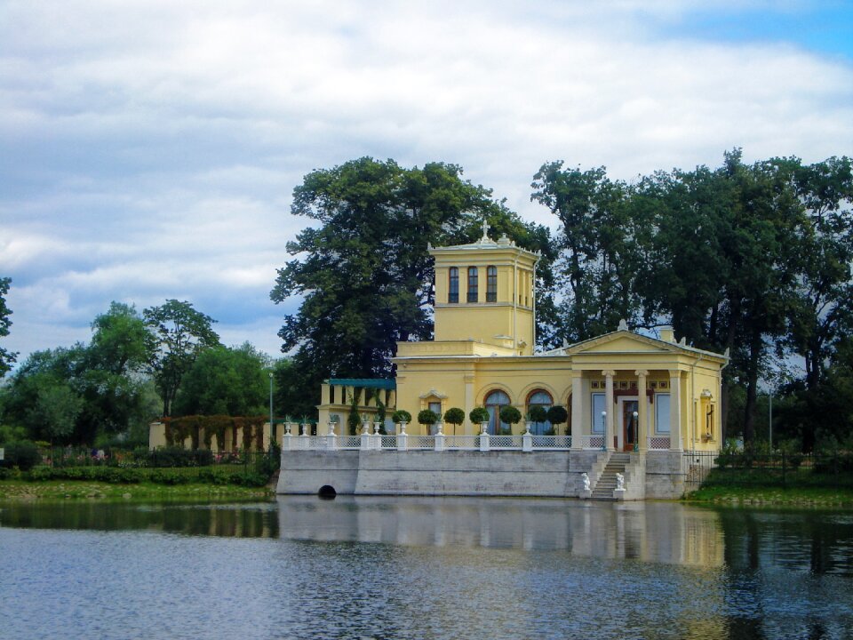 Pond showplace tsaritsyn pond