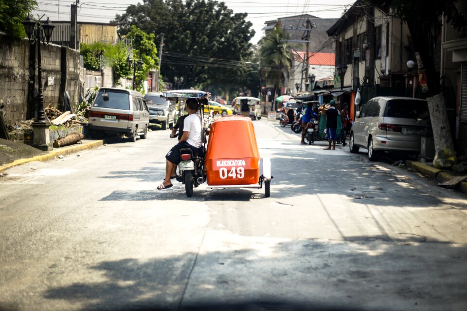 Road metro vehicle