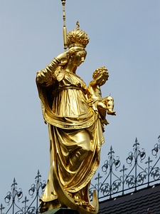 Golden marienplatz munich photo