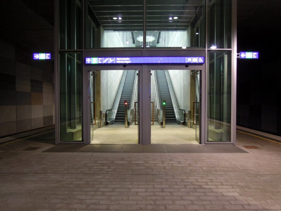 Door the doors of the the escalator