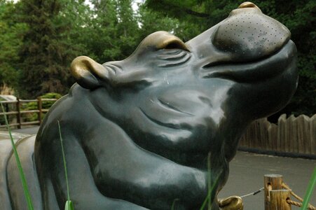 Zoo statue