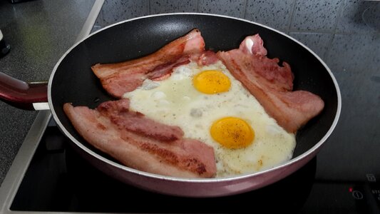 White bacon fried œufs