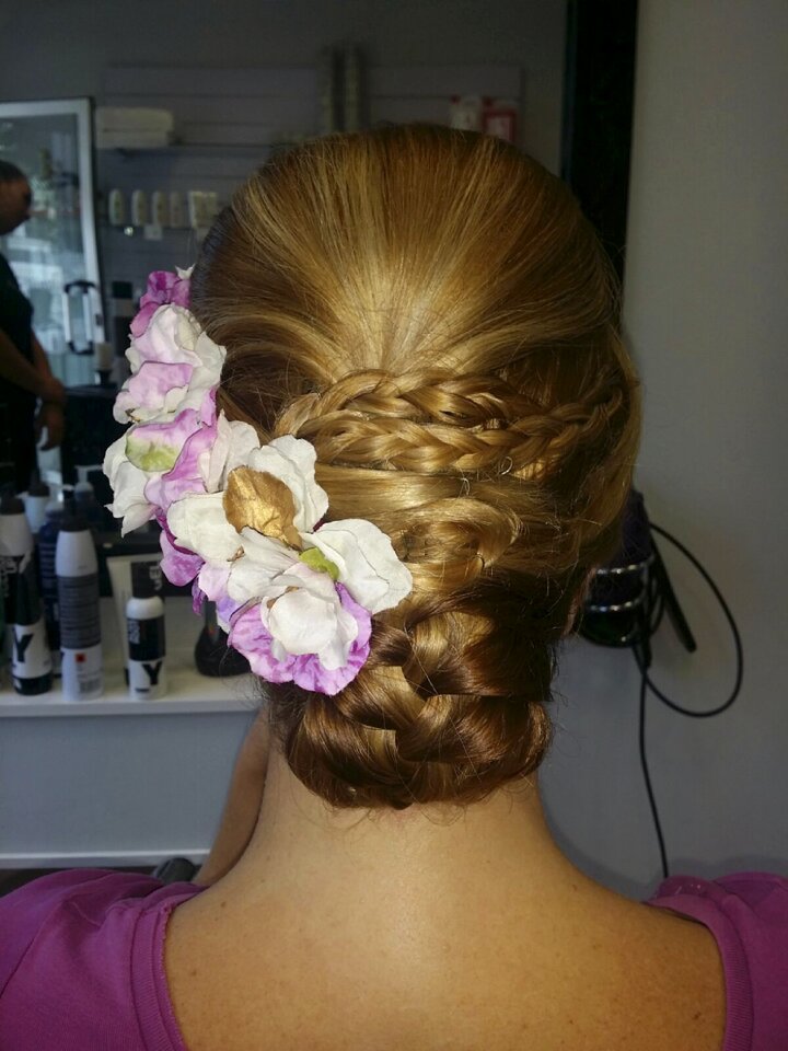 Blond hairdressing hair style