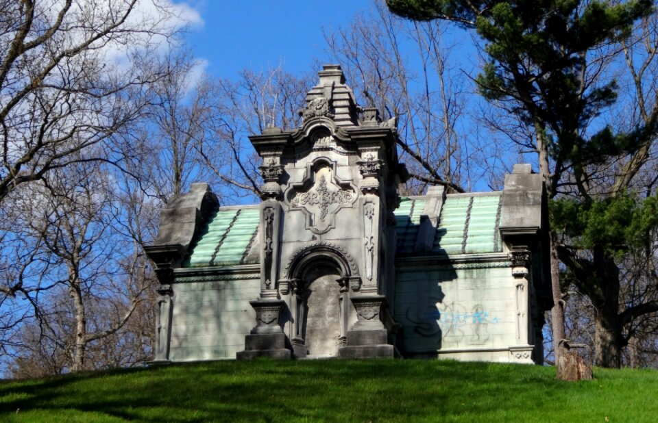 Mausoleum tomb dead