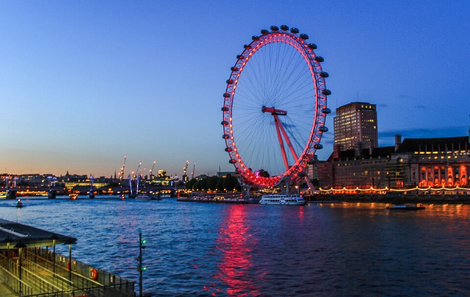 Evening abendstimmung river thames