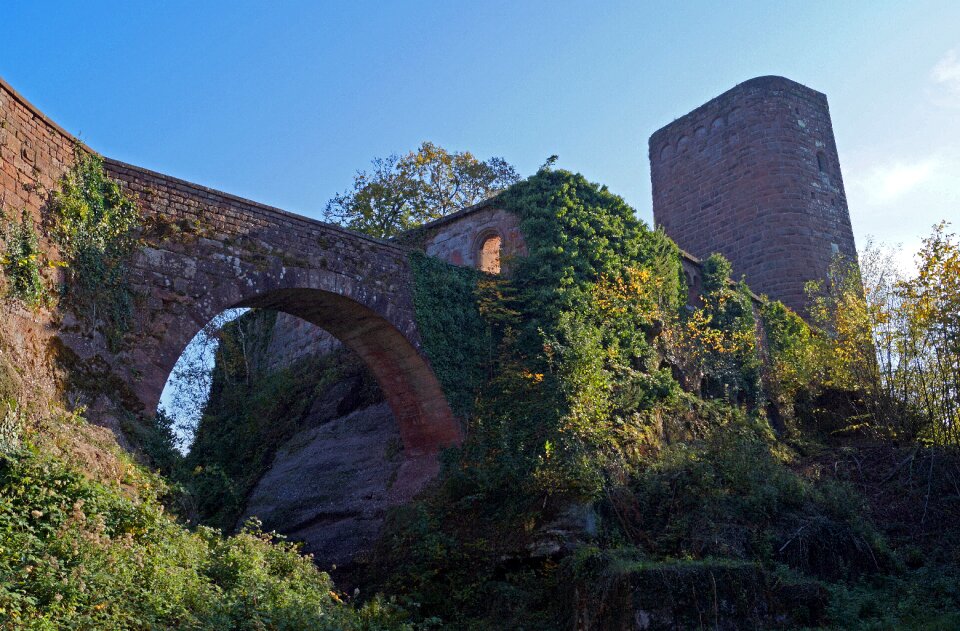 Bridge ruin of the hunebourg alsace