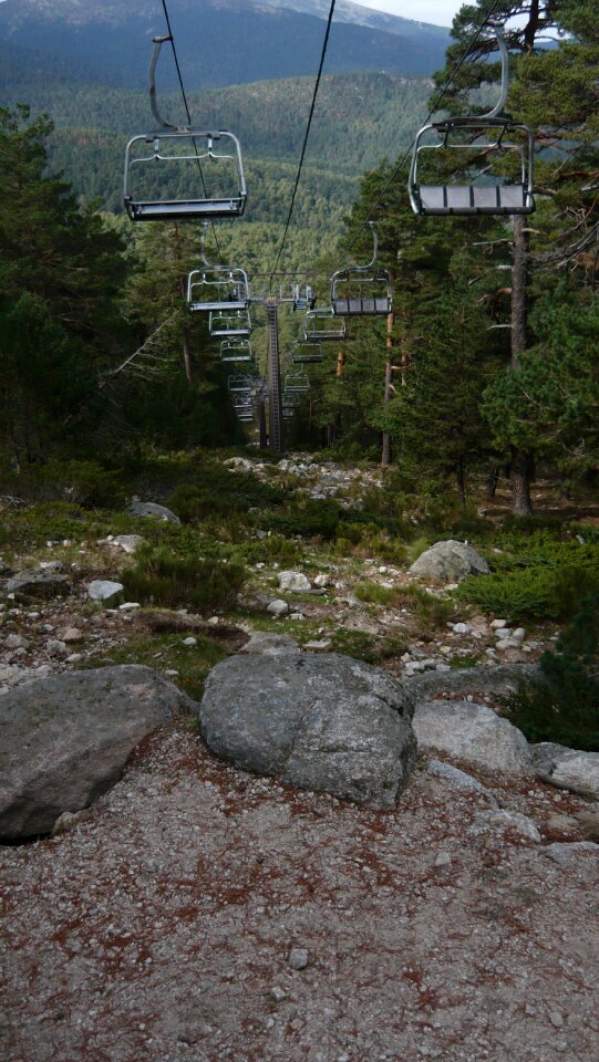Trailer chairlift cable car