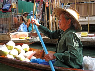 Floating market travel
