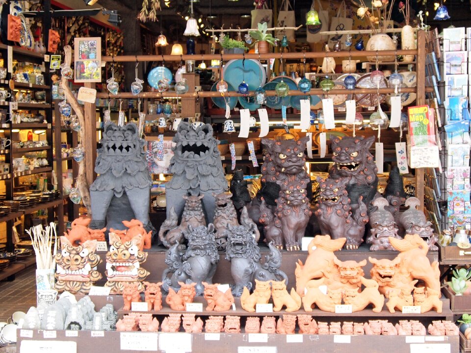 Okinawa shisa shop souvenir
