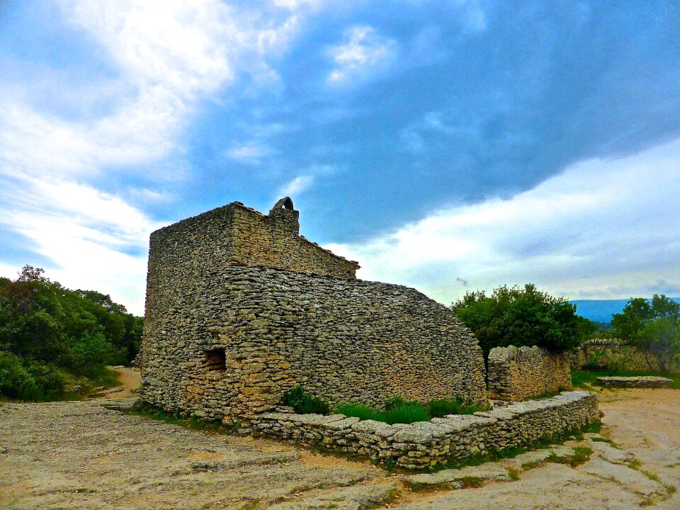 Natural rough abode