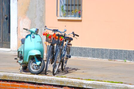 Round italy motorcycle