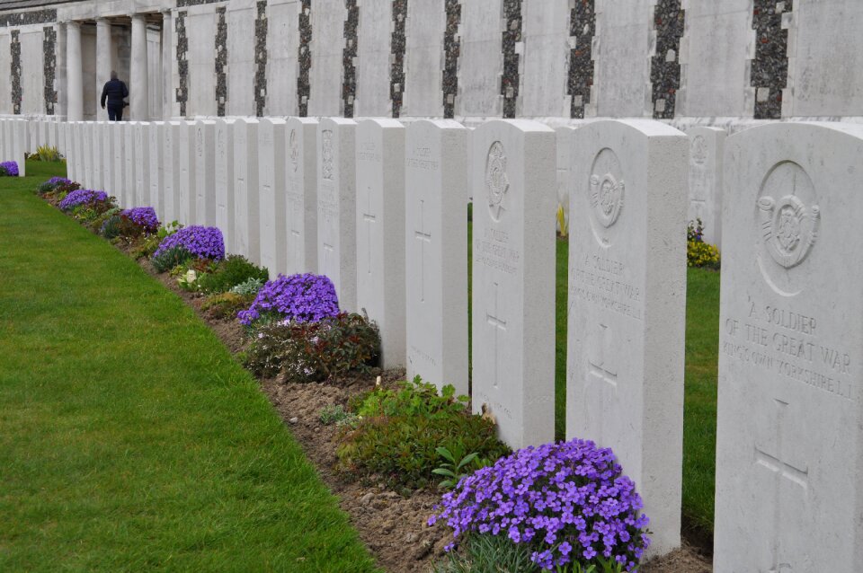 First world war tombstones war