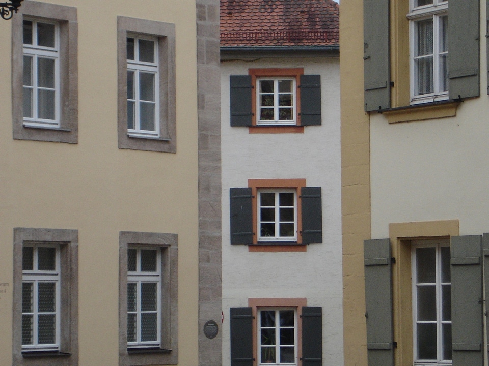 Shutters building live