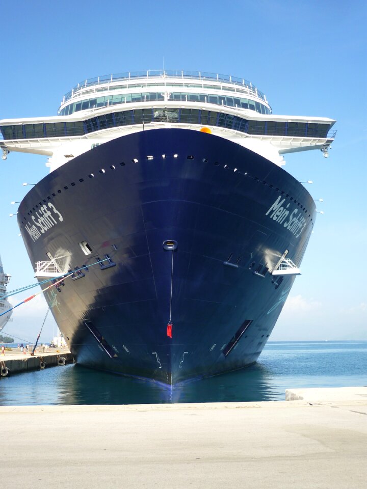 Cruise driving cruise ship water