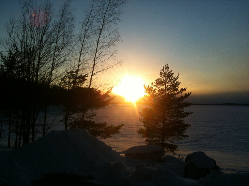 Dark dawn light