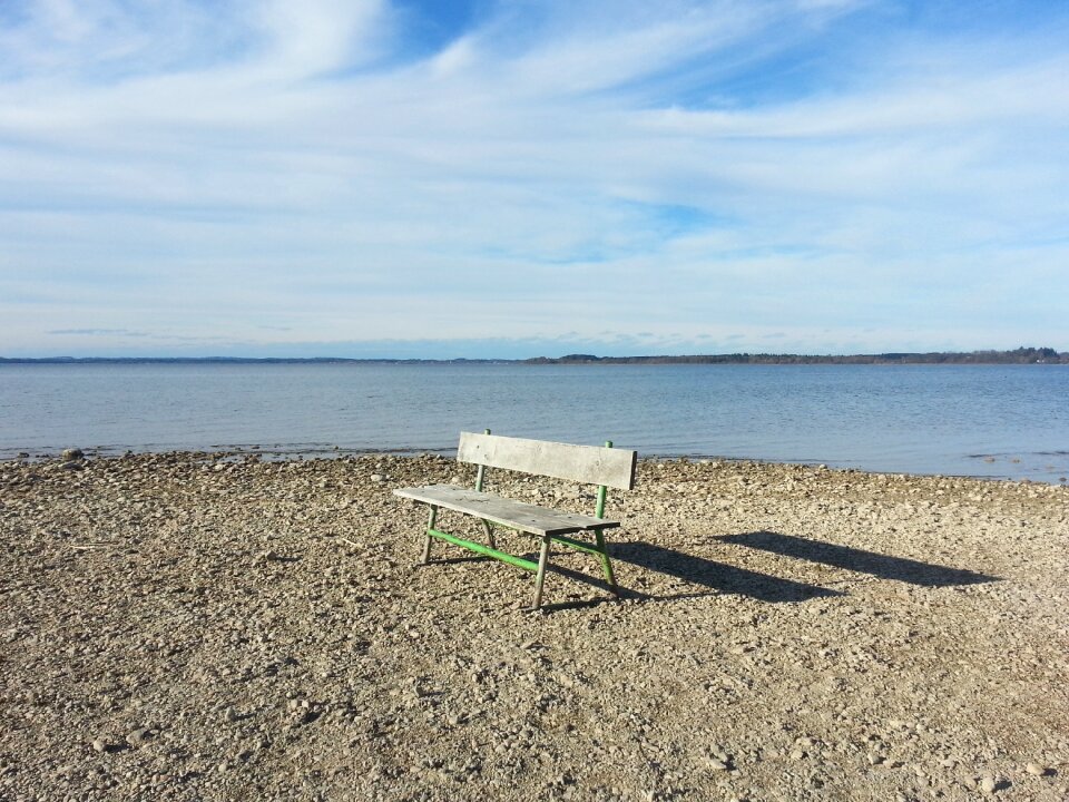 Silent sit bench