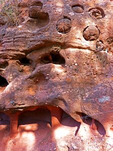 Priorat red rocks texture photo