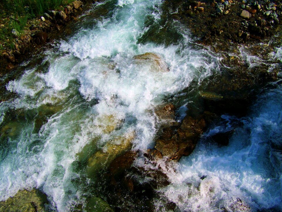 Water rippling stream foamy waves