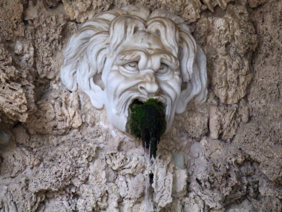Seaweed statue italy