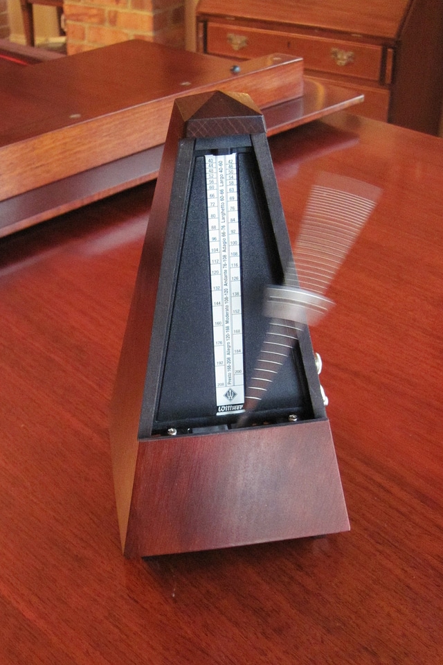 Metronome motion movement
