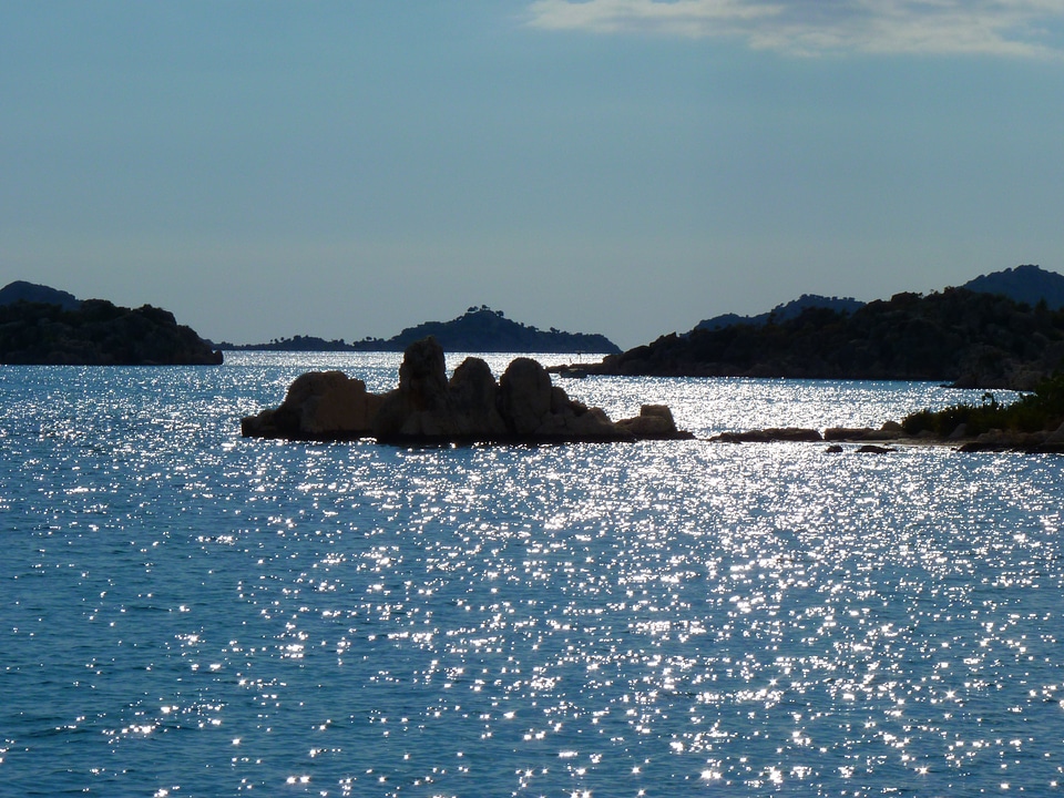 Light backlighting water