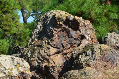 Human stone shovel