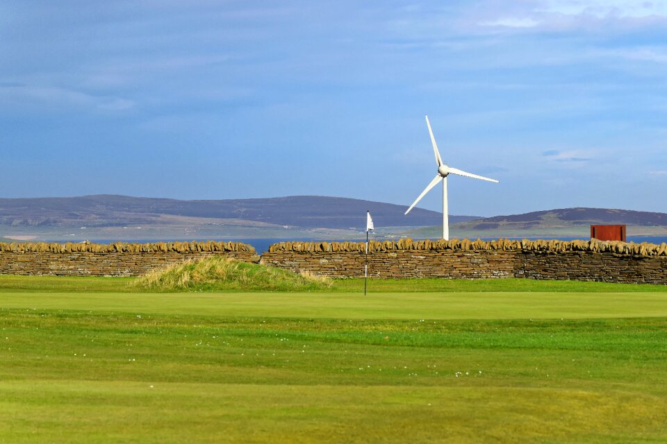 Flag wind turbine wall
