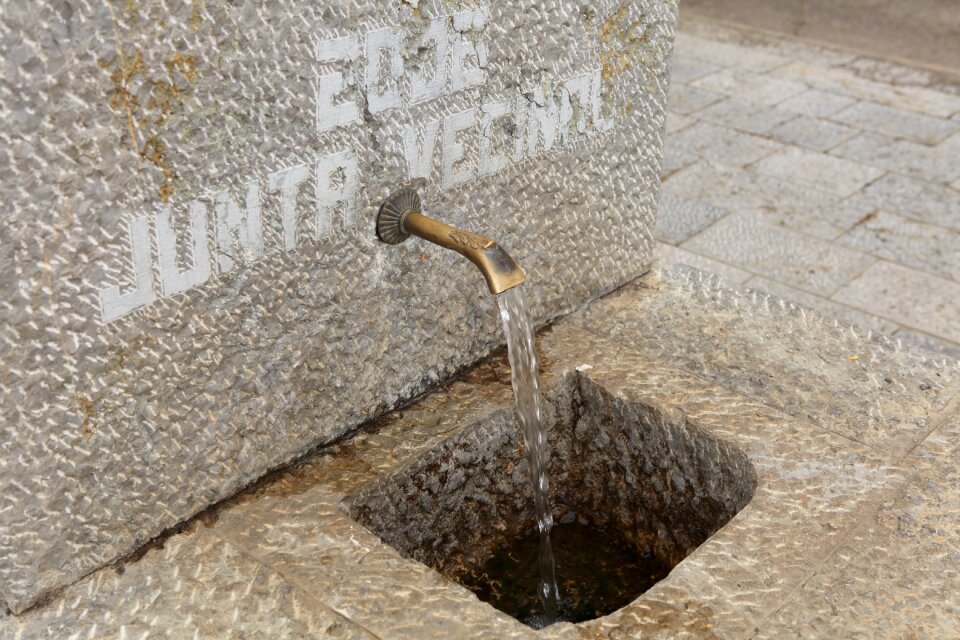 Tap water palanquinos