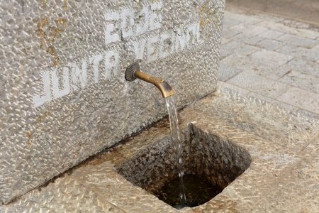 Tap water palanquinos