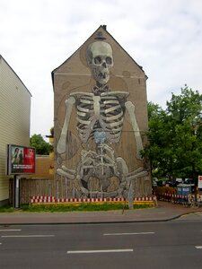 Facade building grafitti