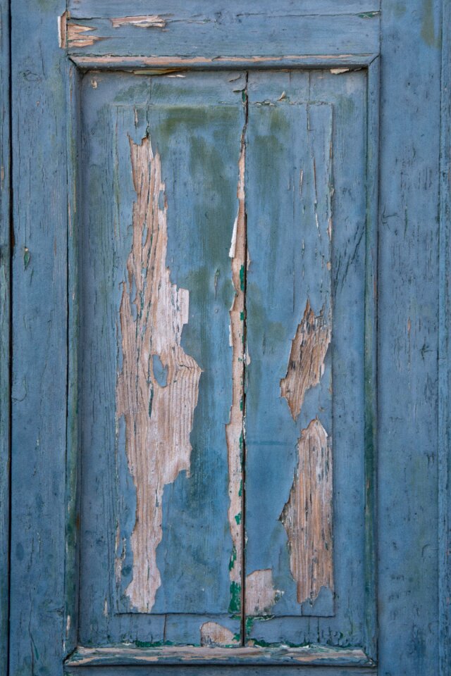 Blue lacquered structure