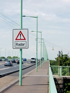 Geschwidigkeitsmessung road bridge photo