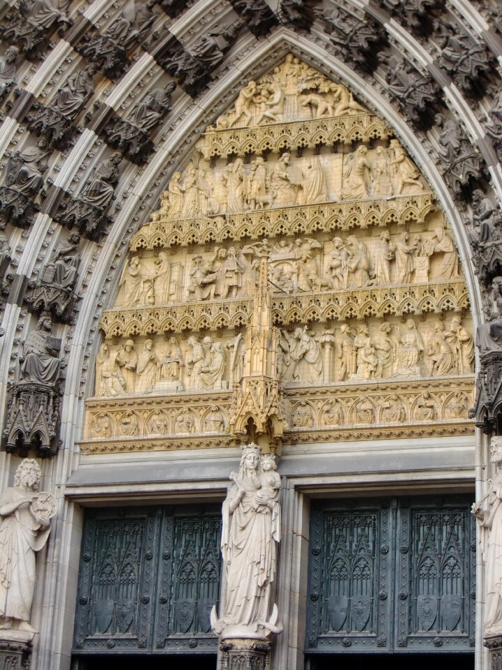 Sculpture facade cologne cathedral